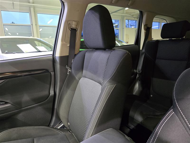 Mitsubishi OUTLANDER PHEV ACTIVE 4WD 5P