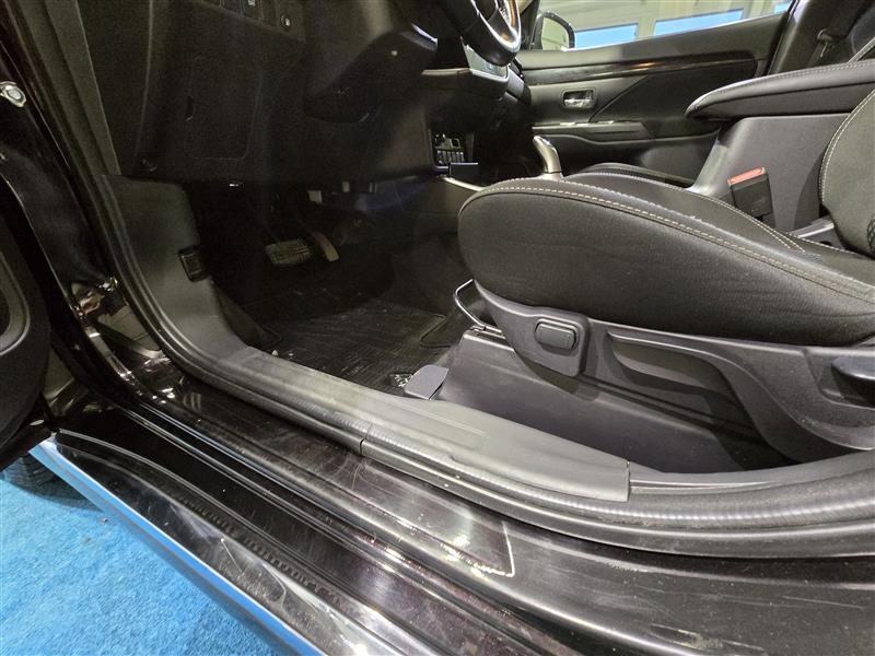 Mitsubishi OUTLANDER PHEV ACTIVE 4WD 5P