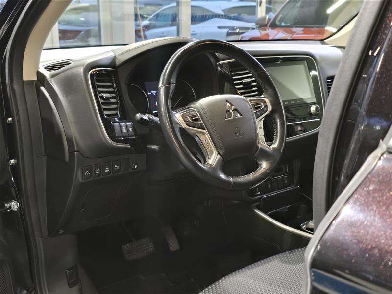 Mitsubishi OUTLANDER PHEV ACTIVE 4WD 5P