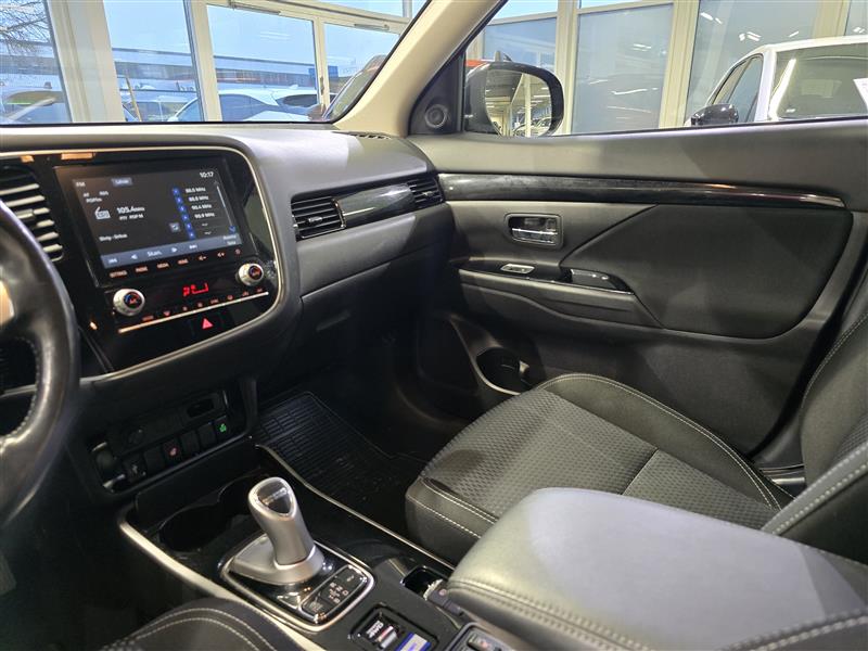 Mitsubishi OUTLANDER PHEV ACTIVE 4WD 5P