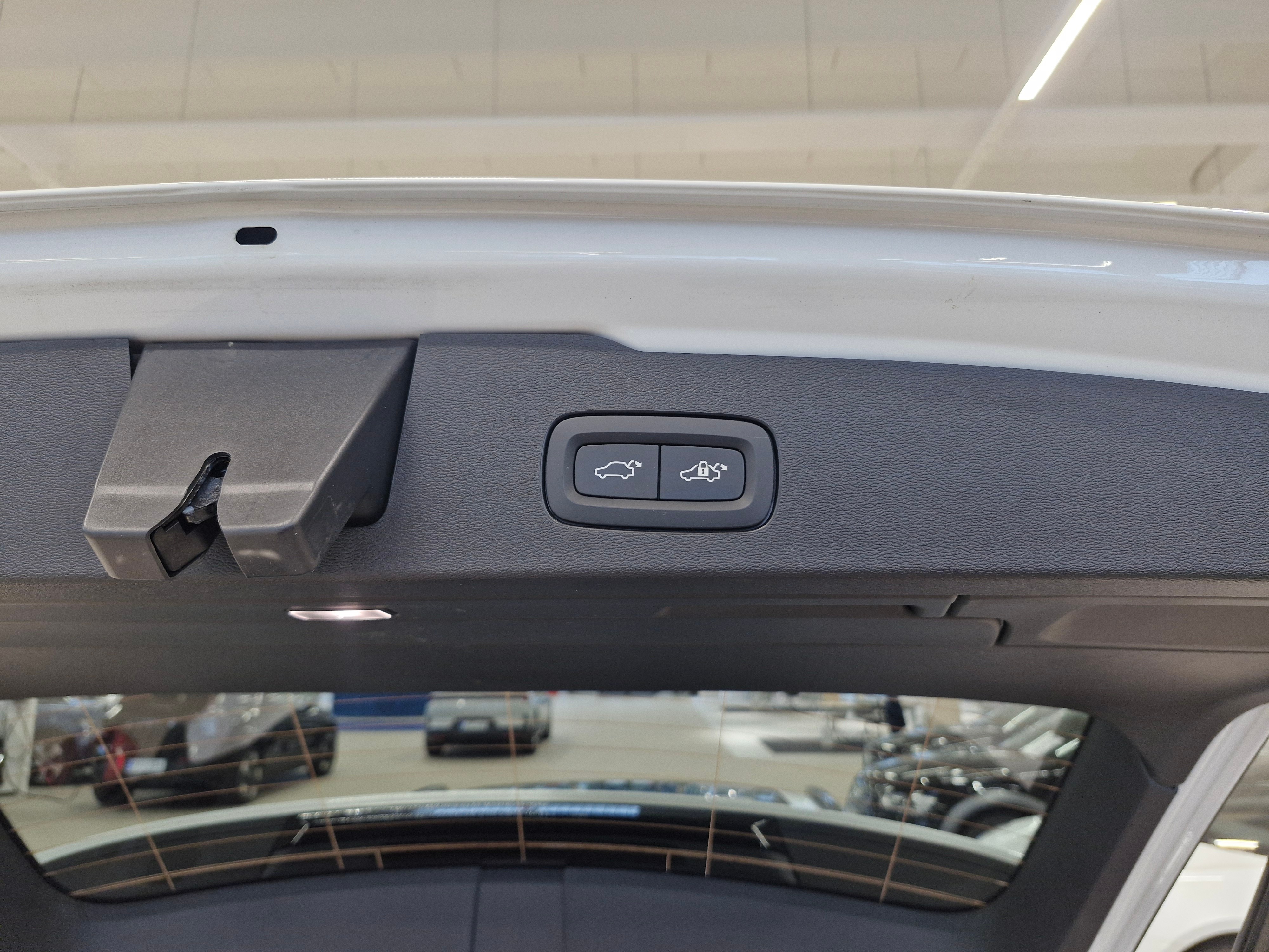 Volvo V60 T8 AWD LONG RANGE ULTRA DARK TAKUU 24KK/40TKM