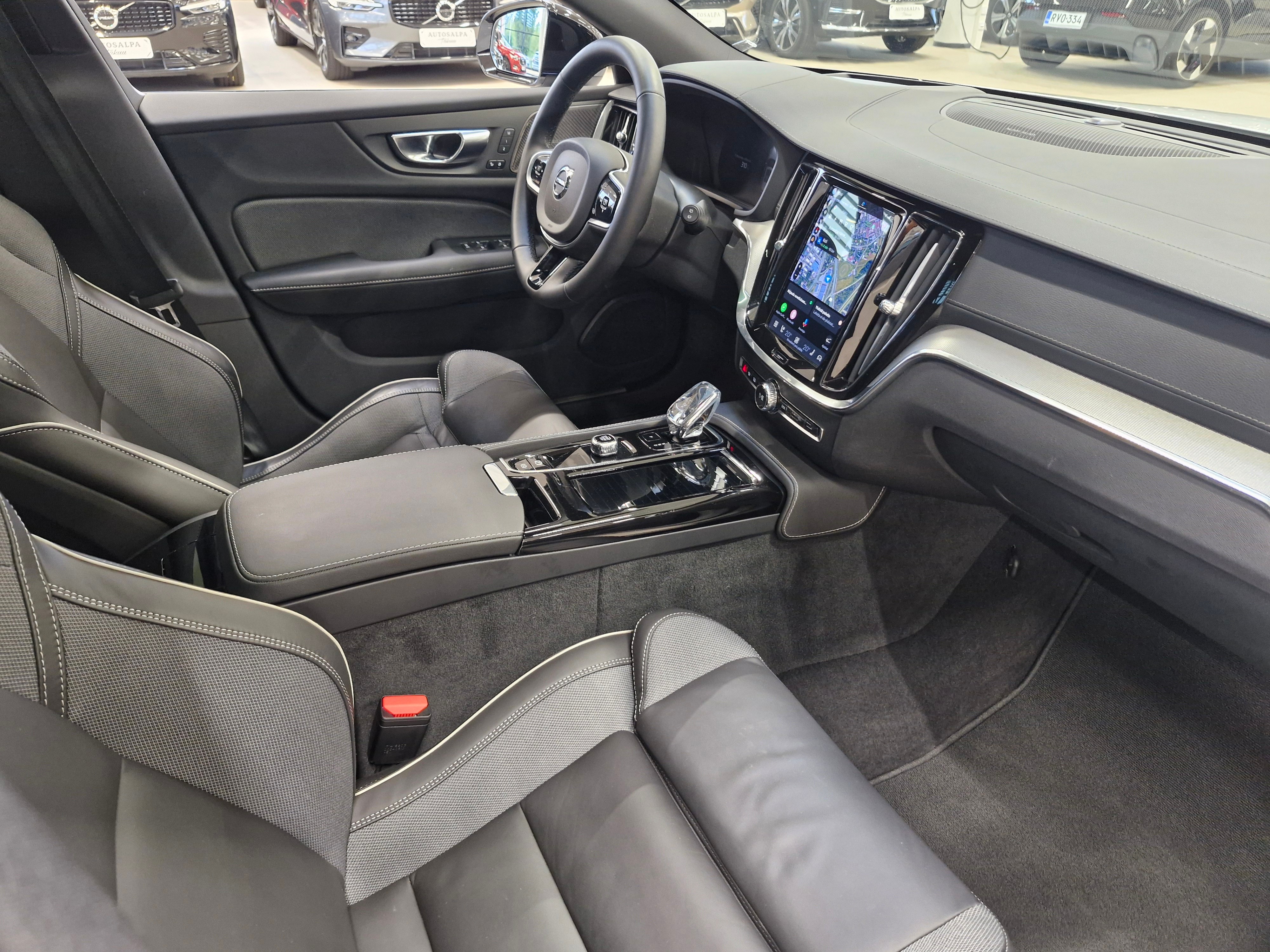 Volvo V60 T8 AWD LONG RANGE ULTRA DARK TAKUU 24KK/40TKM