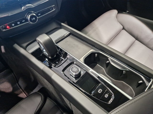 Volvo XC60 T8 AWD LONG RANGE HIGH PERFORMANCE ULTRA DARK