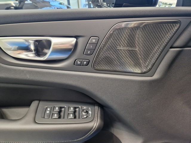Volvo XC60 T8 AWD LONG RANGE HIGH PERFORMANCE ULTRA DARK