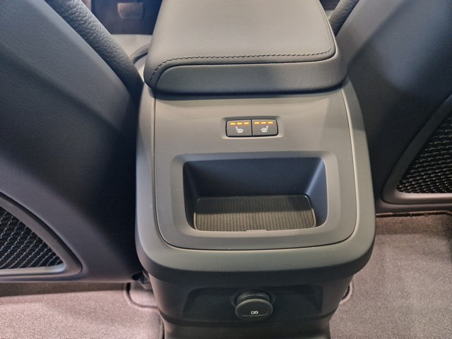 Volvo XC60 T8 AWD LONG RANGE HIGH PERFORMANCE ULTRA DARK