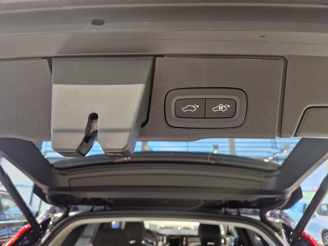 Volvo XC60 T8 AWD LONG RANGE HIGH PERFORMANCE ULTRA DARK