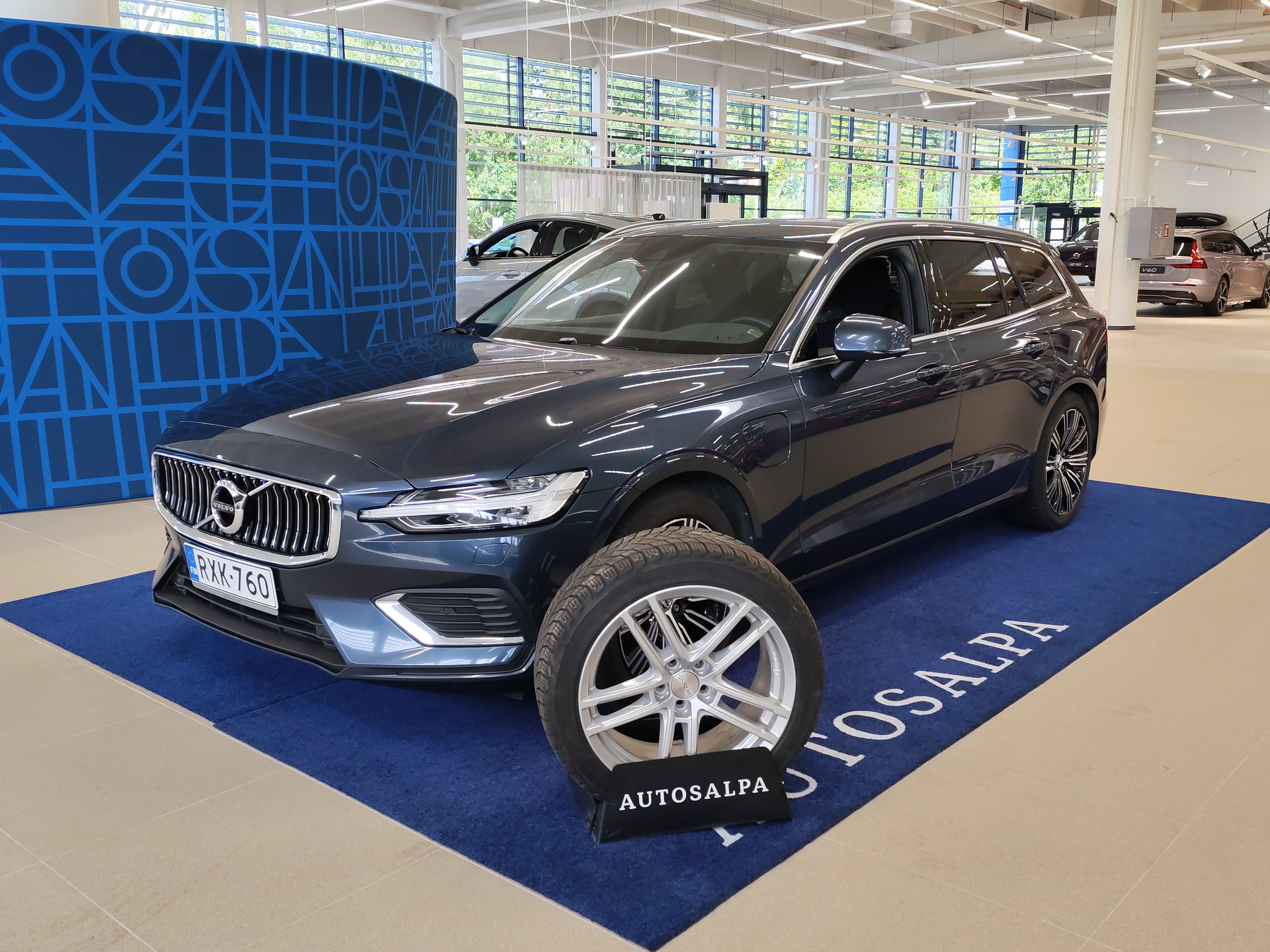 Volvo V60 2021, photo 2/18