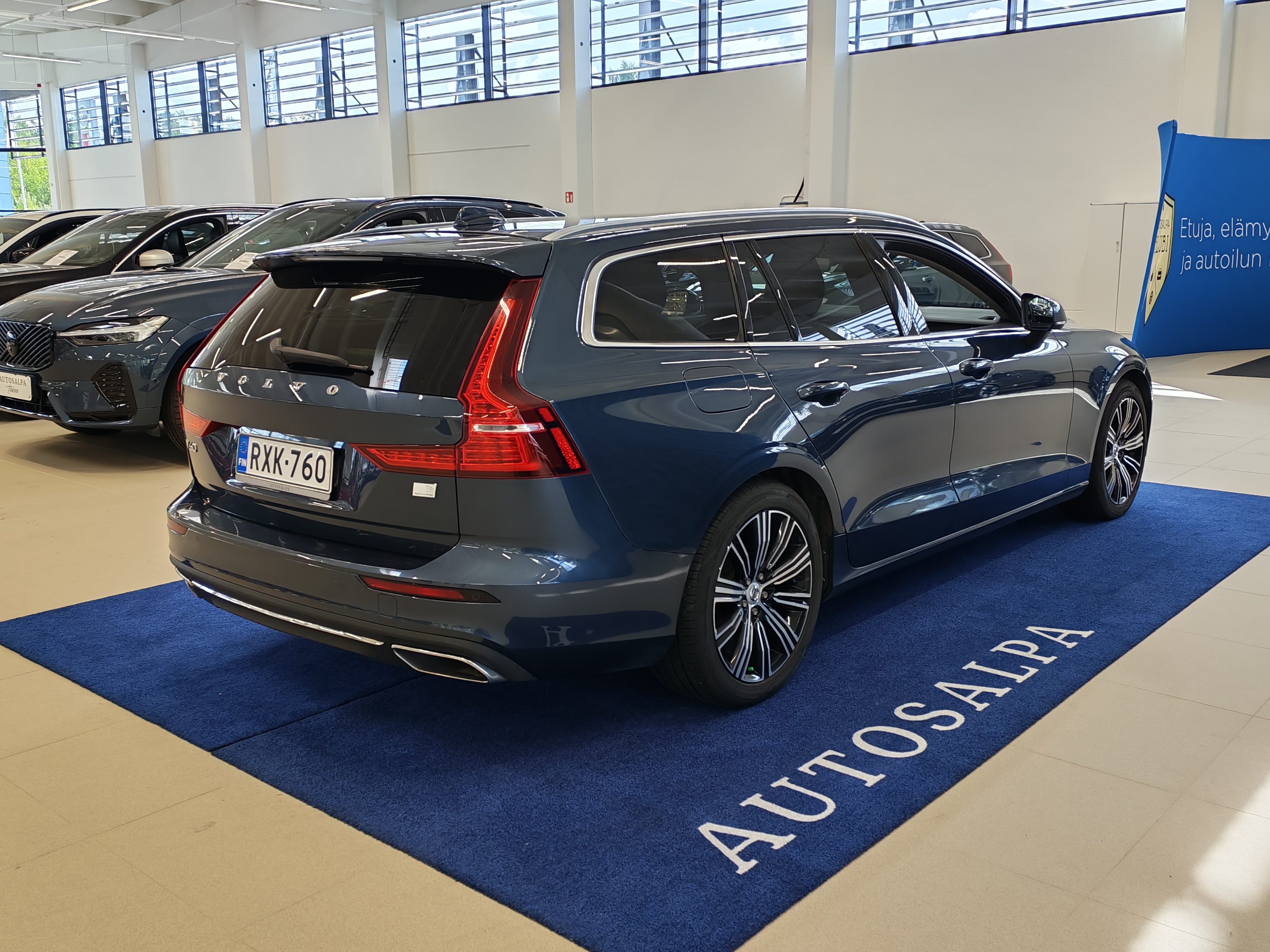 Volvo V60 2021, photo 3/18