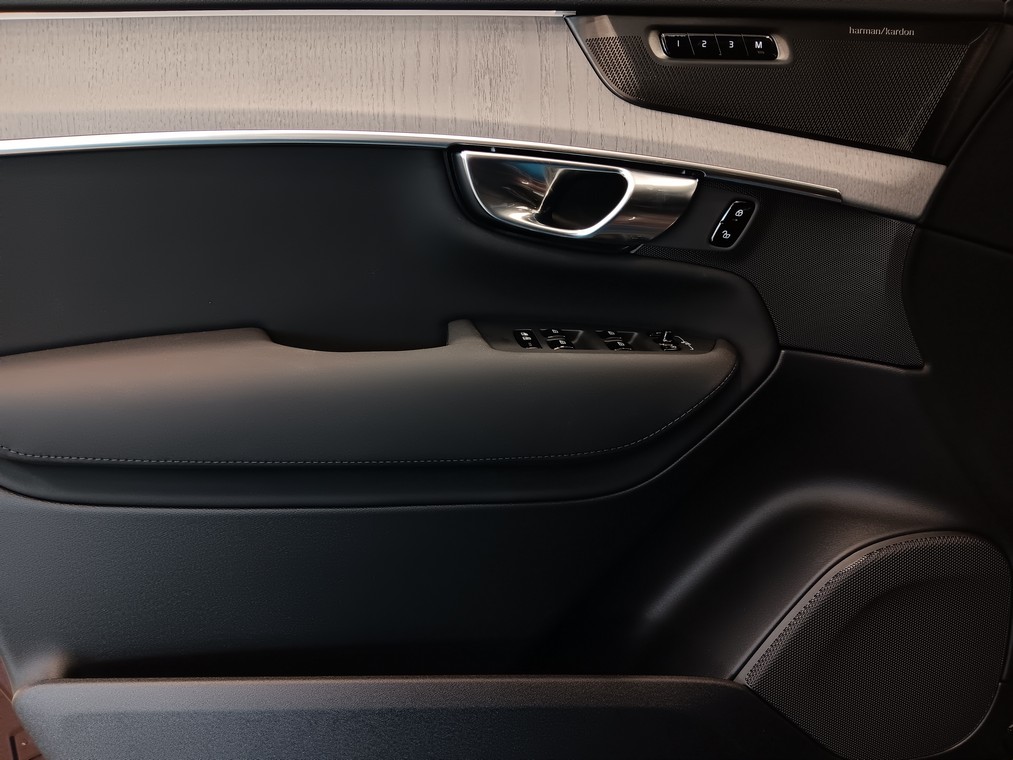 Volvo XC90 T8 AWD LONG RANGE HIGH PERFORMANCE ULTRA DARK