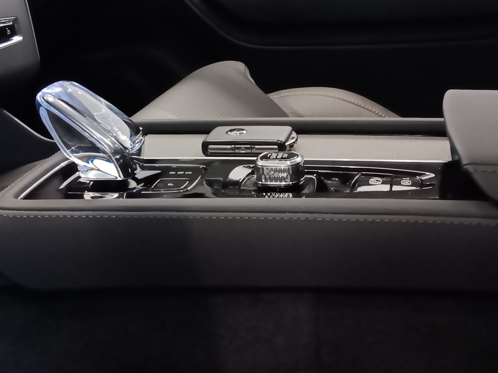 Volvo XC90 T8 AWD LONG RANGE HIGH PERFORMANCE ULTRA DARK