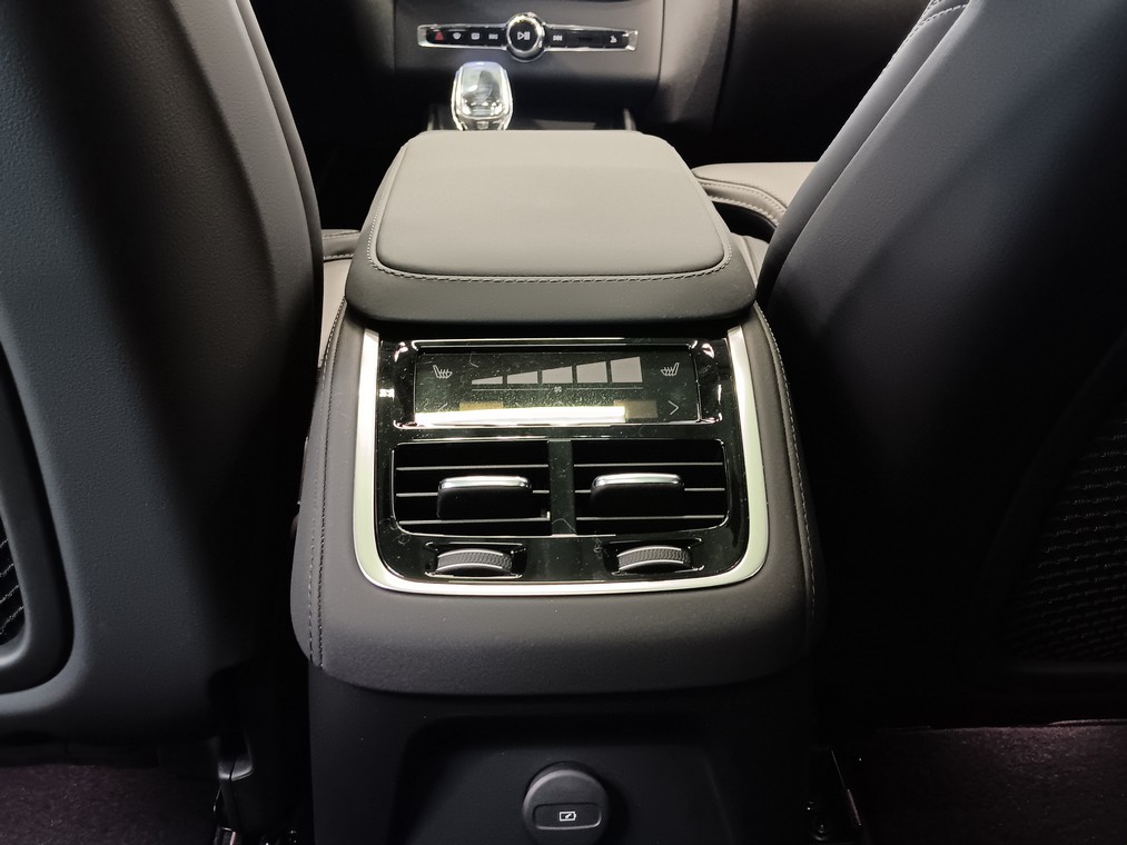 Volvo XC90 T8 AWD LONG RANGE HIGH PERFORMANCE ULTRA DARK