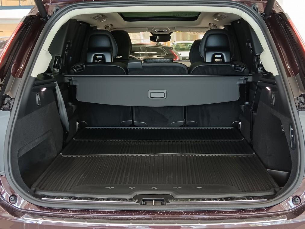 Volvo XC90 T8 AWD LONG RANGE HIGH PERFORMANCE ULTRA DARK