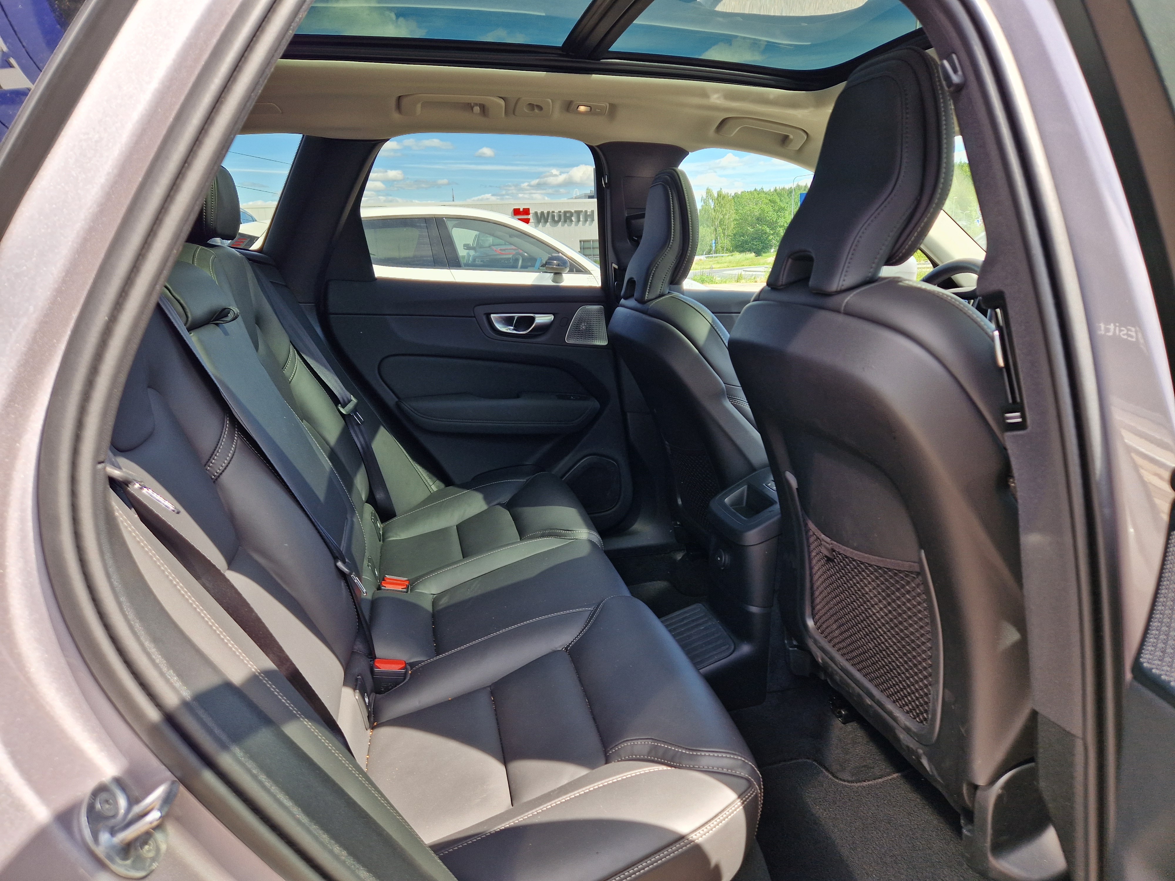 Volvo XC60 T8 AWD LONG RANGE HIGH PERFORMANCE ULTRA BRIGHT