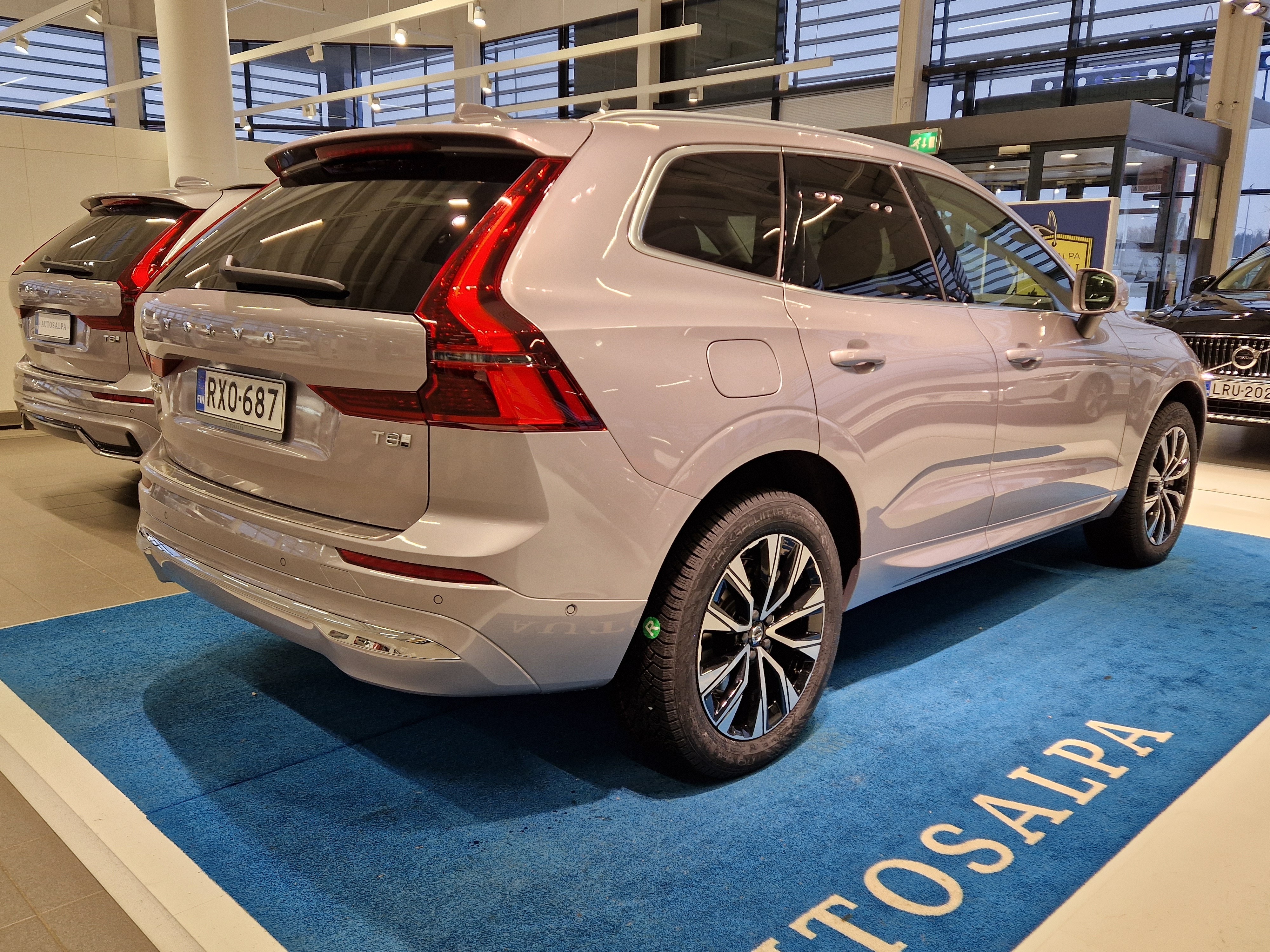 Volvo XC60 T8 AWD LONG RANGE HIGH PERFORMANCE ULTRA BRIGHT