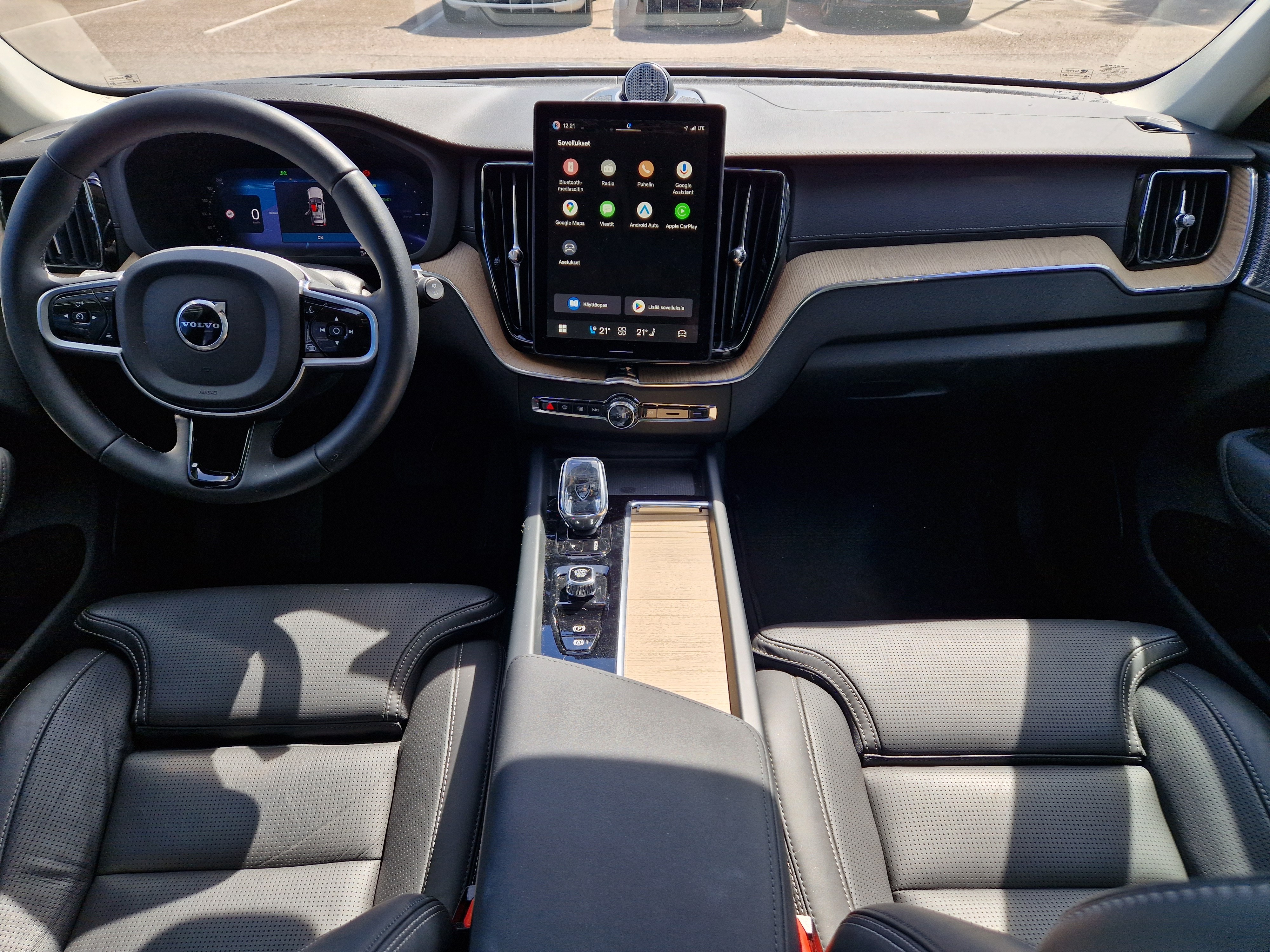 Volvo XC60 T8 AWD LONG RANGE HIGH PERFORMANCE ULTRA BRIGHT