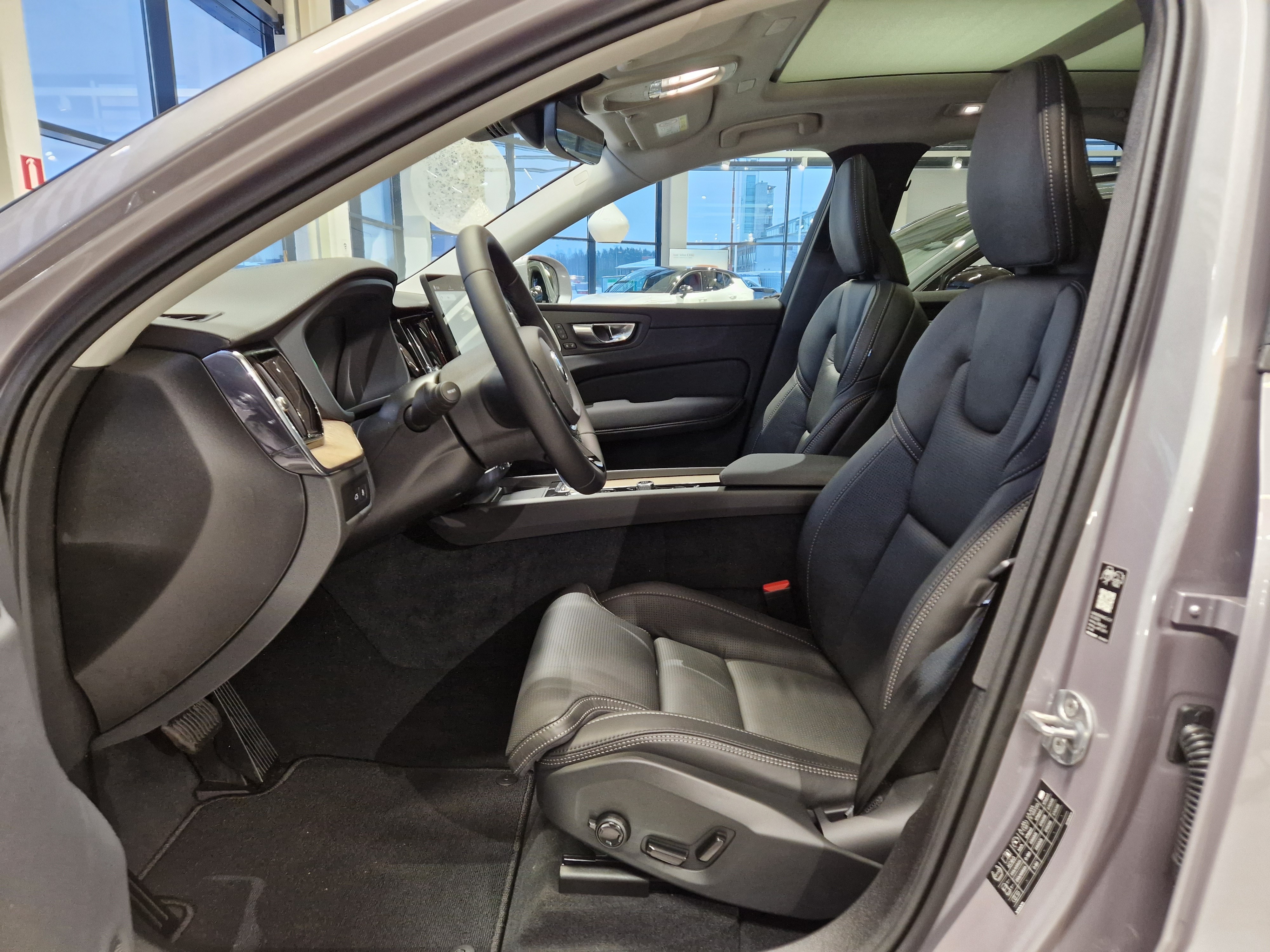 Volvo XC60 T8 AWD LONG RANGE HIGH PERFORMANCE ULTRA BRIGHT