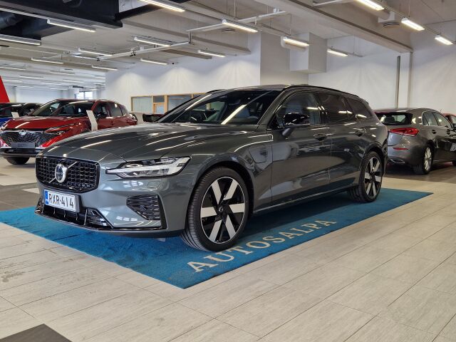 volvo V60 T8 AWD LONG RANGE HIGH PERFORMANCE ULTRA DARK.