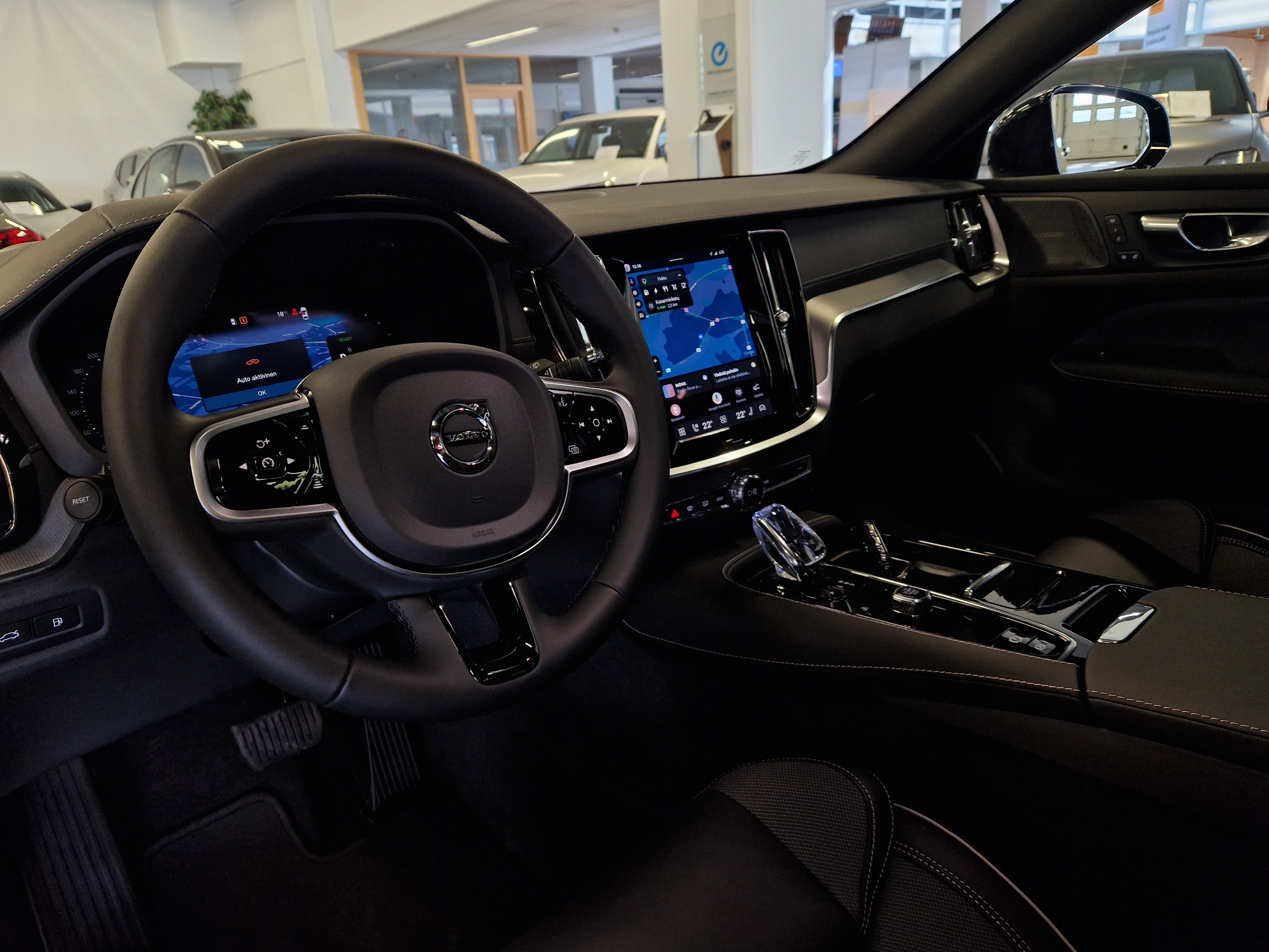 Volvo V60 T8 AWD LONG RANGE HIGH PERFORMANCE ULTRA DARK.