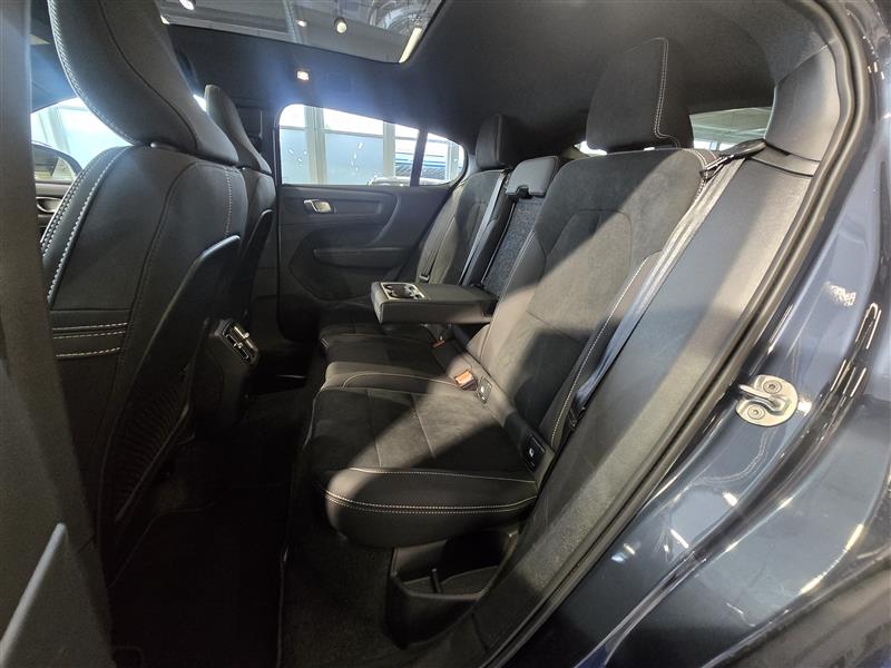 Volvo EC40 TWIN PERFORMANCE ULTRA BLACK EDITION.