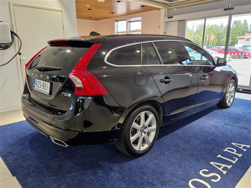 Volvo V60 T5 Bi-Fuel Momentum aut. 2018, kuva 3/22
