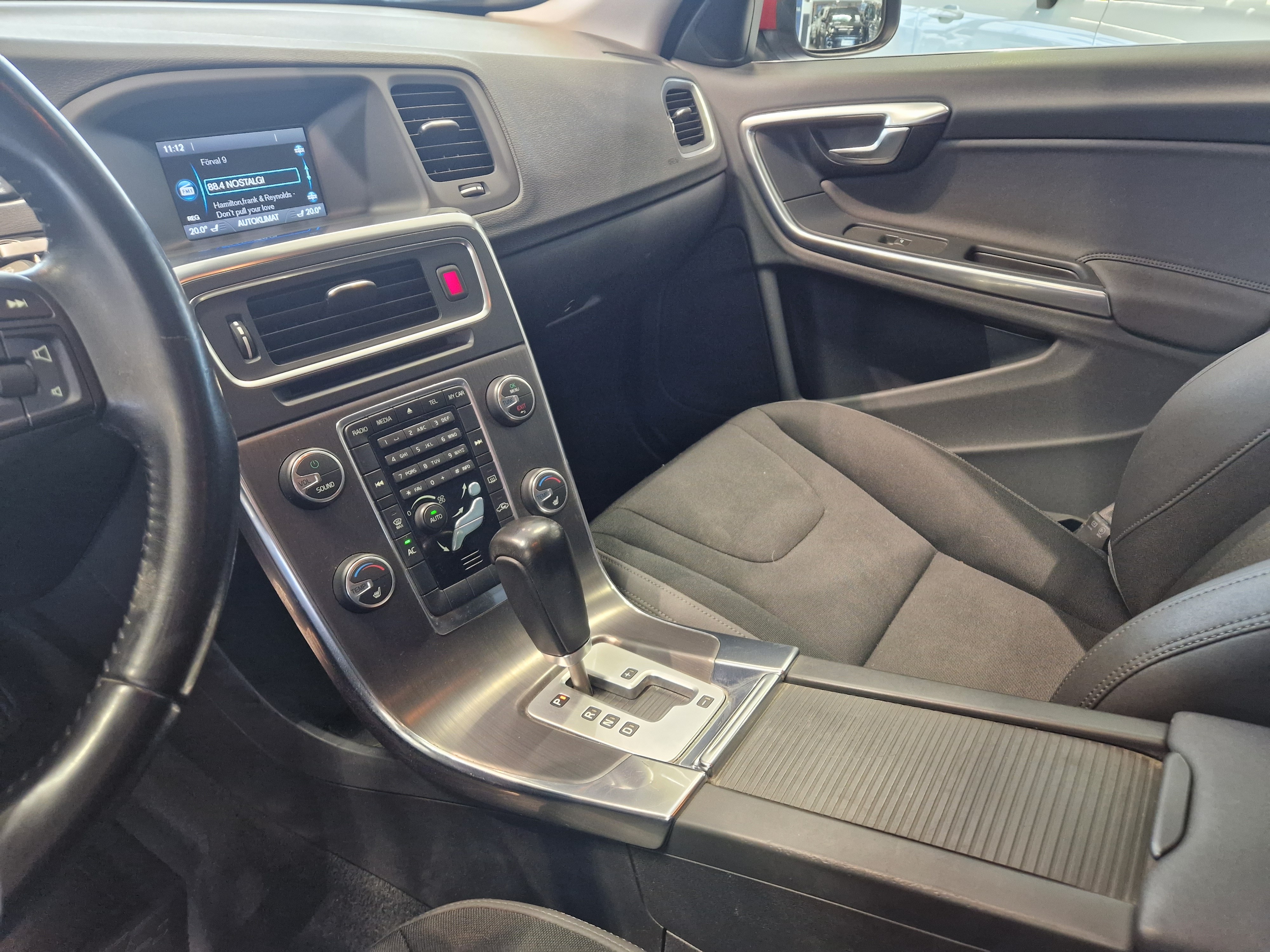 Volvo V60 D3 MOMENTUM BUSINESS AUT