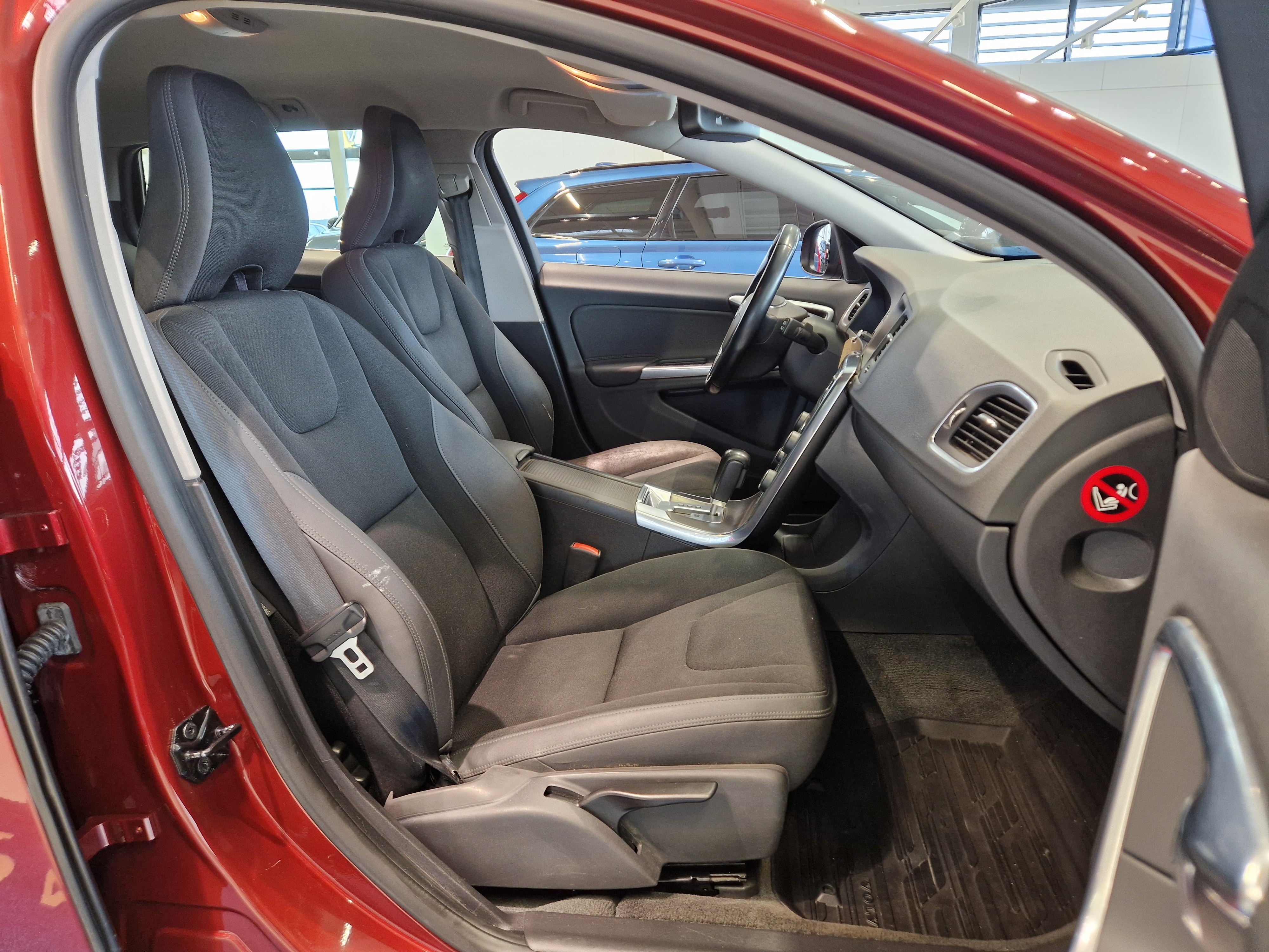 Volvo V60 D3 MOMENTUM BUSINESS AUT
