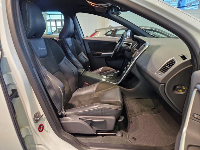 Volvo XC60 D4 AWD R-DESIGN AUT