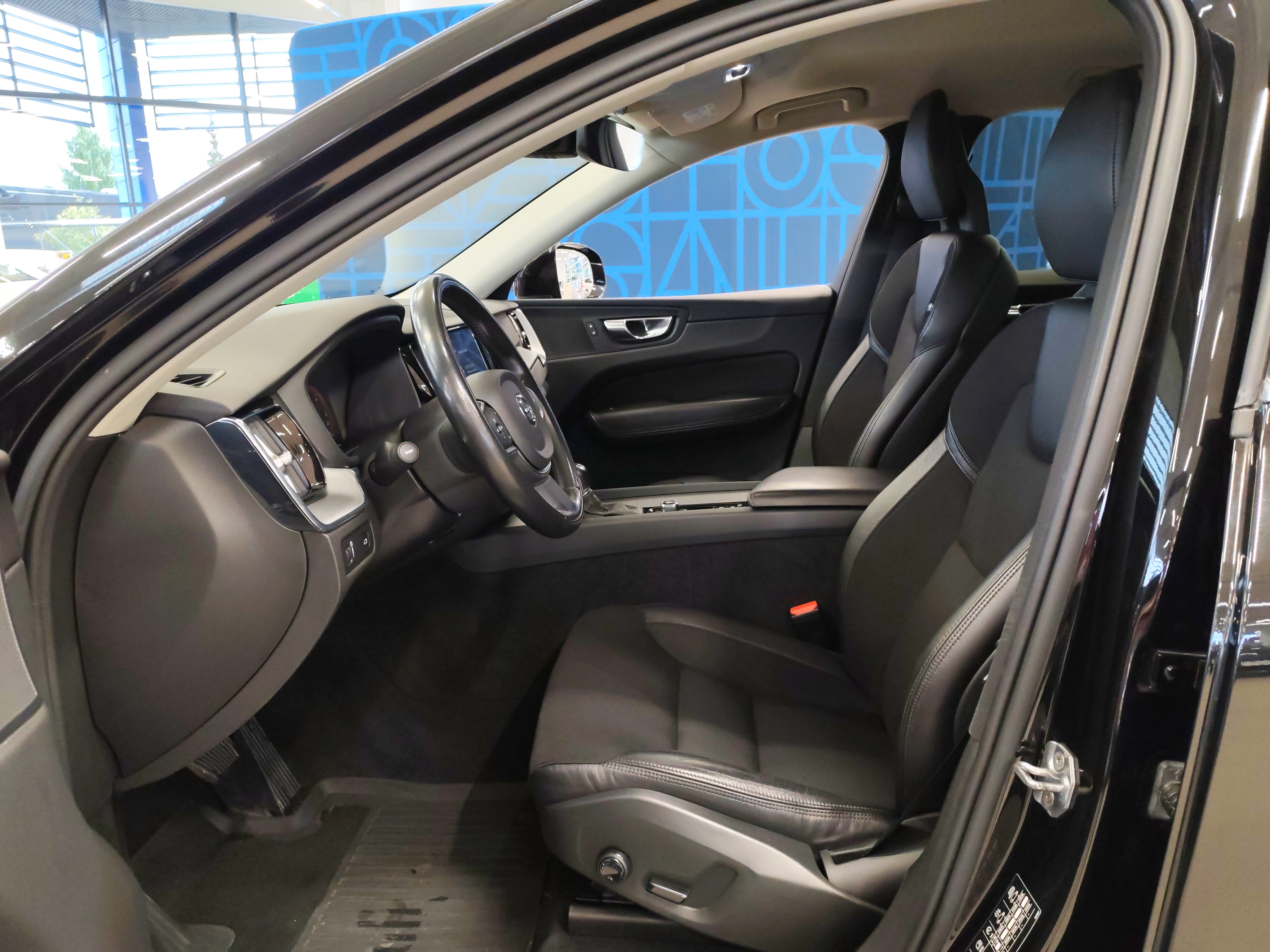 Volvo XC60 D4 AWD MOMENTUM AUT