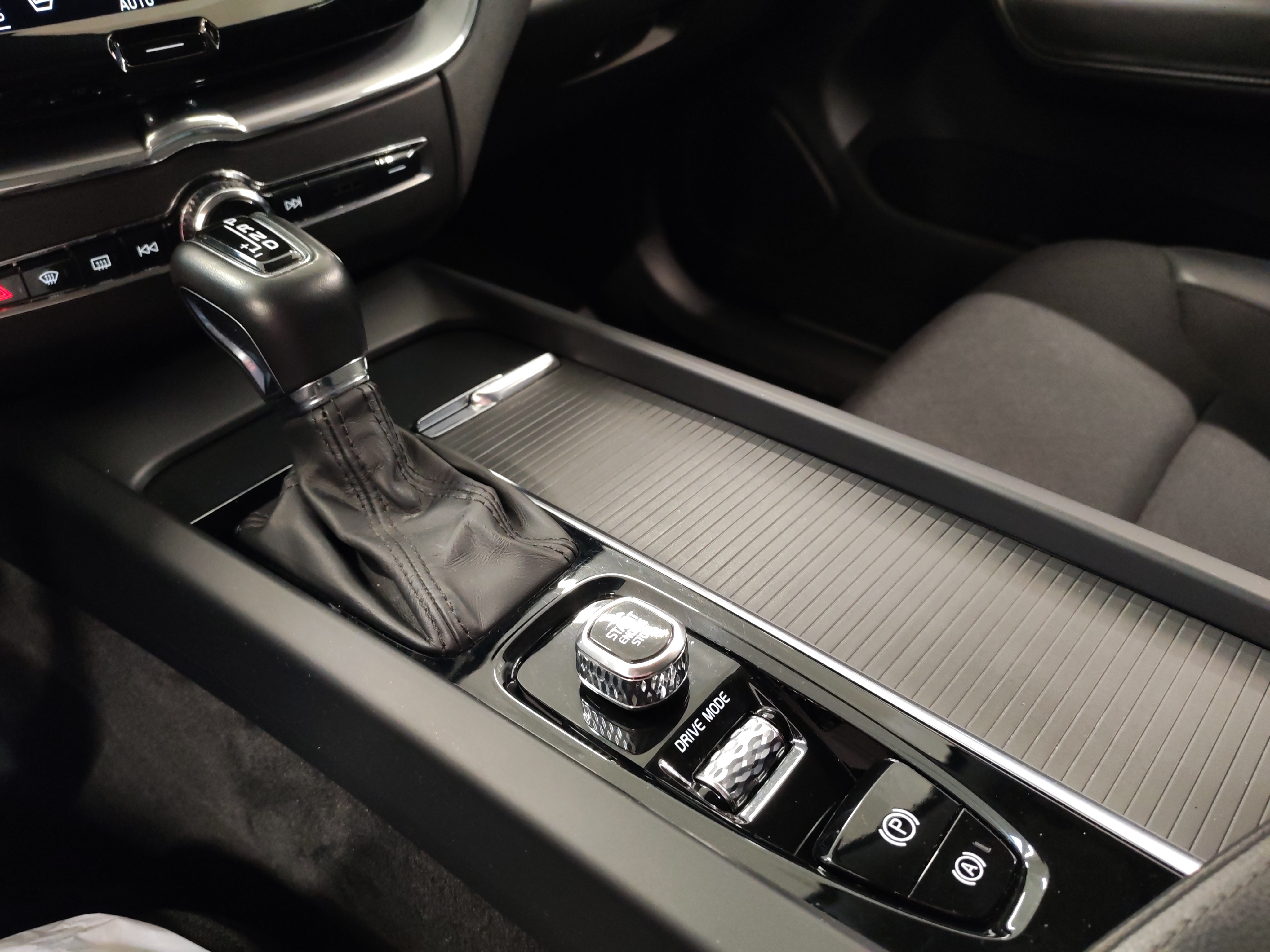 Volvo XC60 D4 AWD MOMENTUM AUT