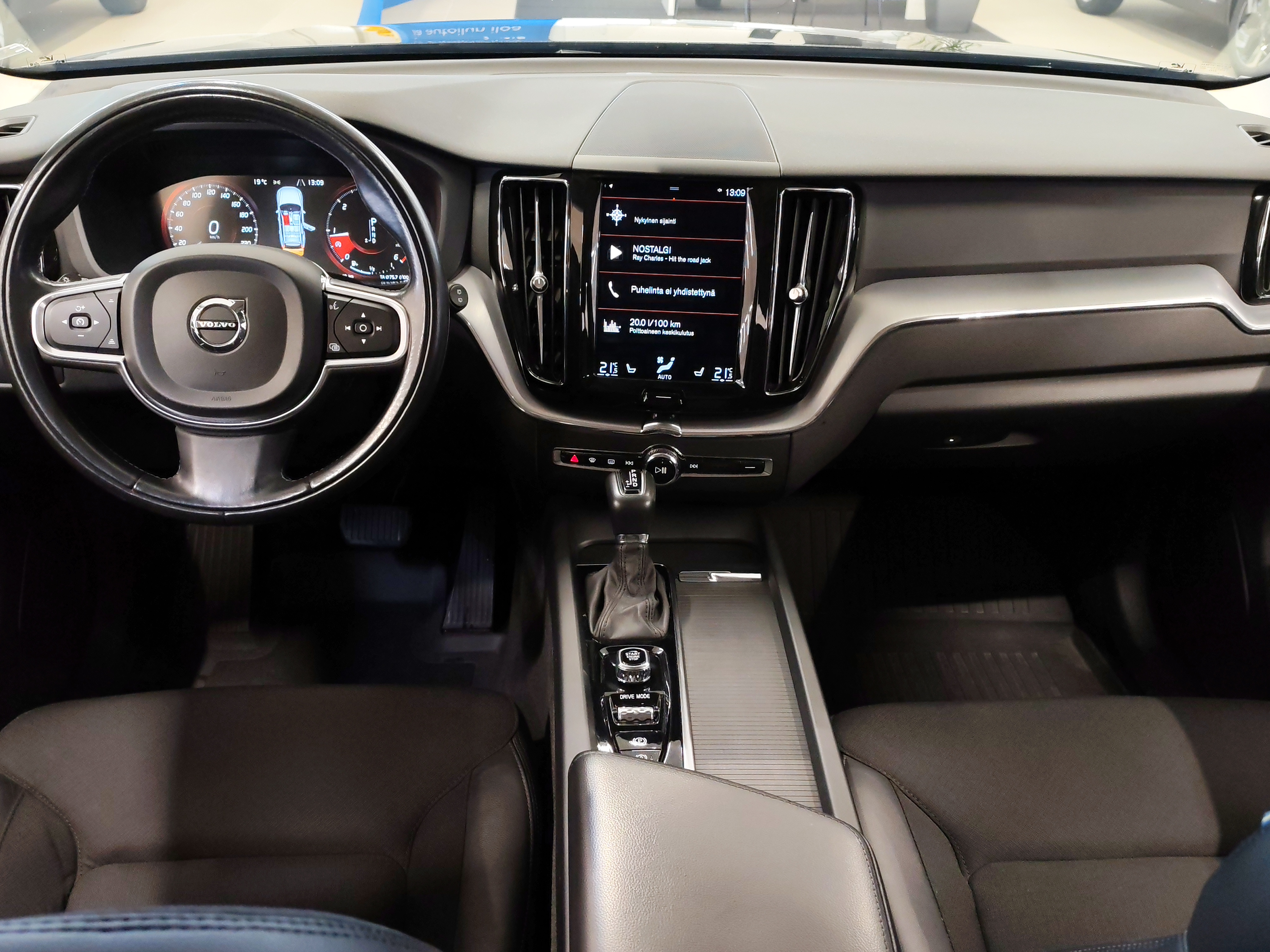 Volvo XC60 D4 AWD Momentum aut 2018, kuva 6/20