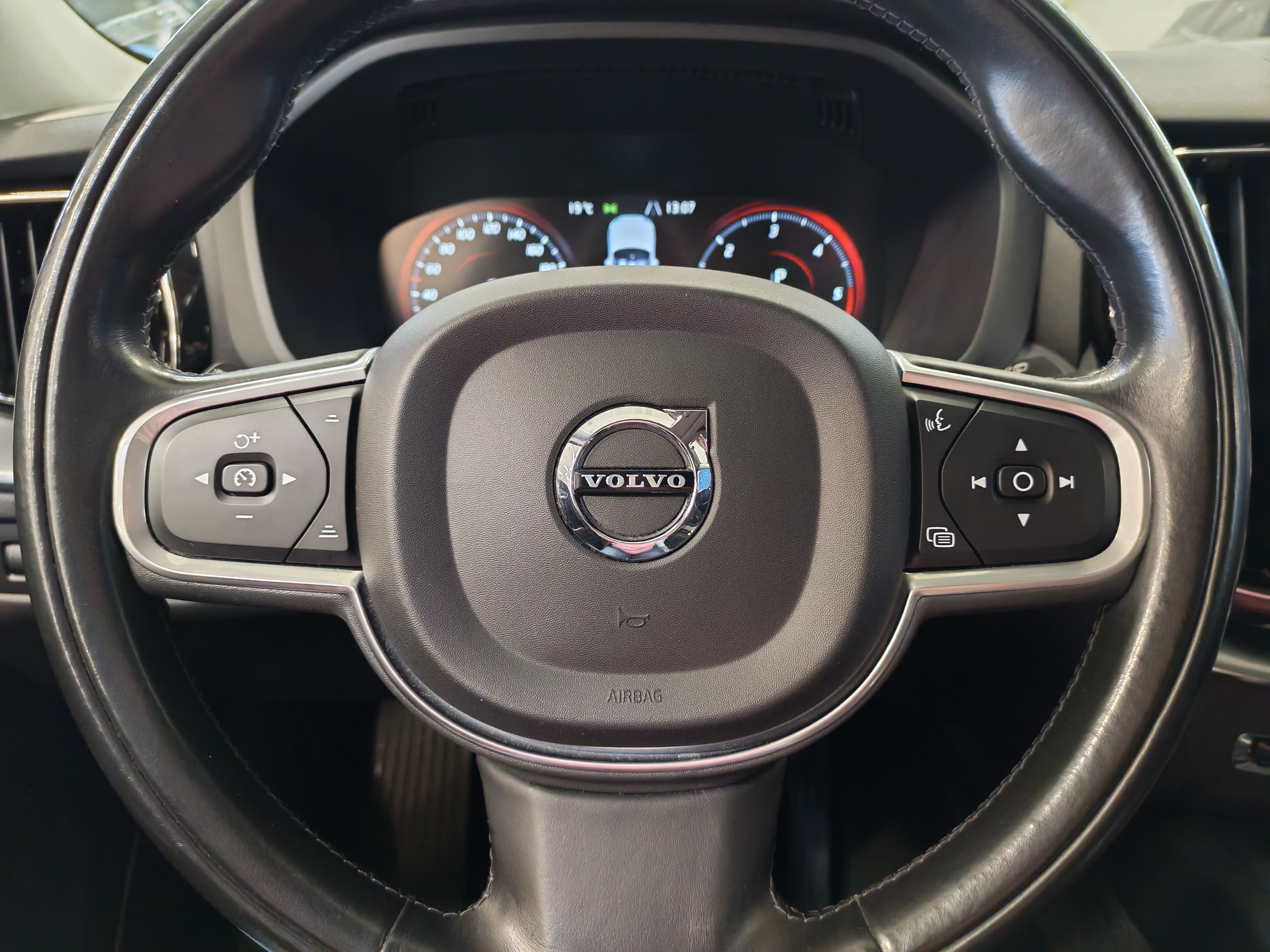 Volvo XC60 D4 AWD Momentum aut 2018, kuva 7/20