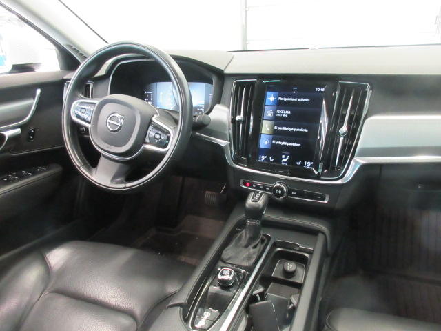 Volvo S90 D3 MOMENTUM AUT