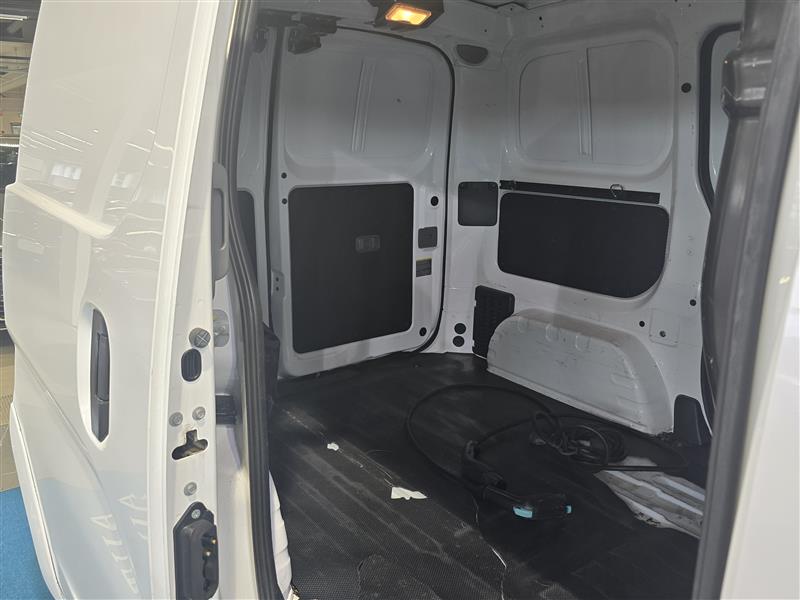 Nissan E-NV200 VAN A/T PREMIUM 40 KWH BLIND FD BLIND DSD FI