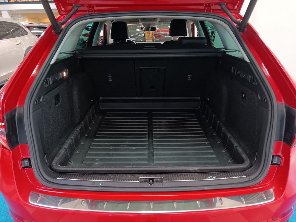 Skoda SUPERB COMBI 1,4 TSI ACT STYLE BUSINESSLINE DSG AUTOM.