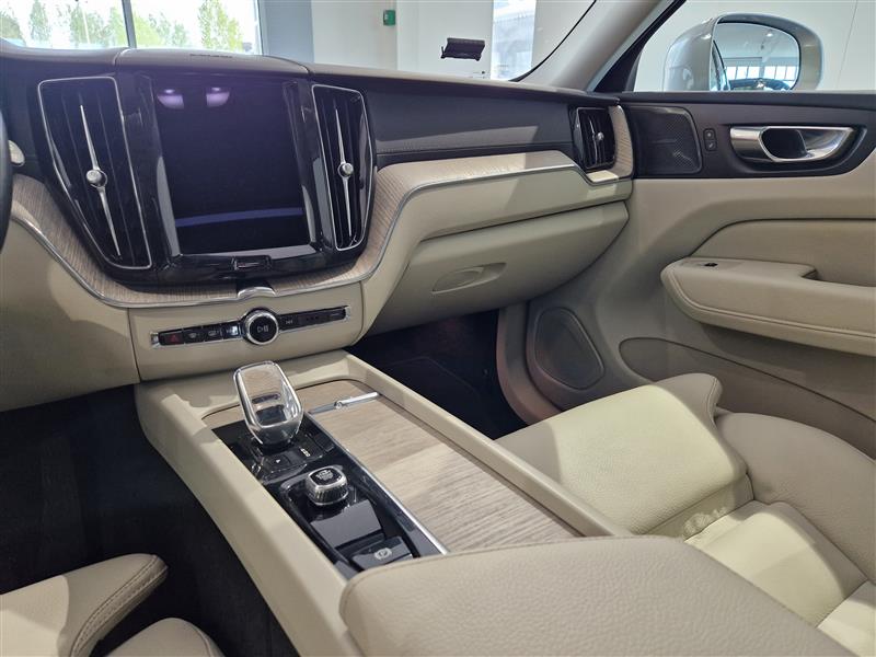 Volvo XC60 T8 AWD LONG RANGE HIGH PERFORMANCE INSCRIPTION EDI