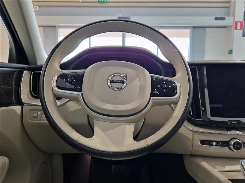 Volvo XC60 T8 AWD LONG RANGE HIGH PERFORMANCE INSCRIPTION EDI