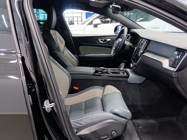 Volvo V60 T8 AWD LONG RANGE R-DESIGN. TAKUU 24KK/40TKM