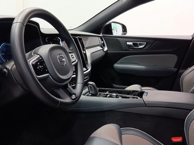 Volvo V60 T8 AWD LONG RANGE R-DESIGN. TAKUU 24KK/40TKM