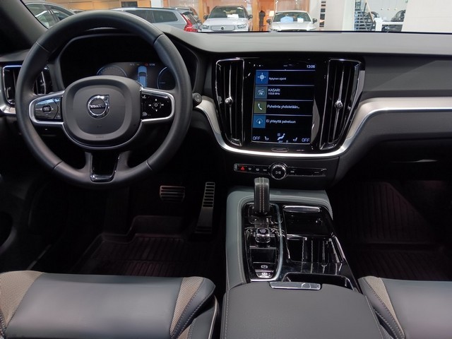 Volvo V60 T8 AWD LONG RANGE R-DESIGN. TAKUU 24KK/40TKM