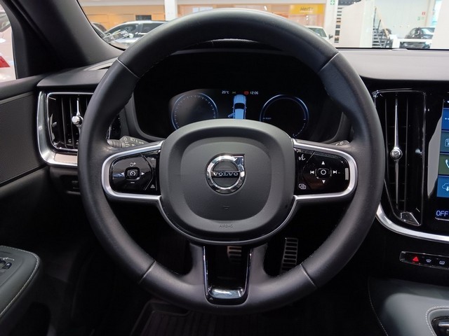 Volvo V60 T8 AWD LONG RANGE R-DESIGN. TAKUU 24KK/40TKM