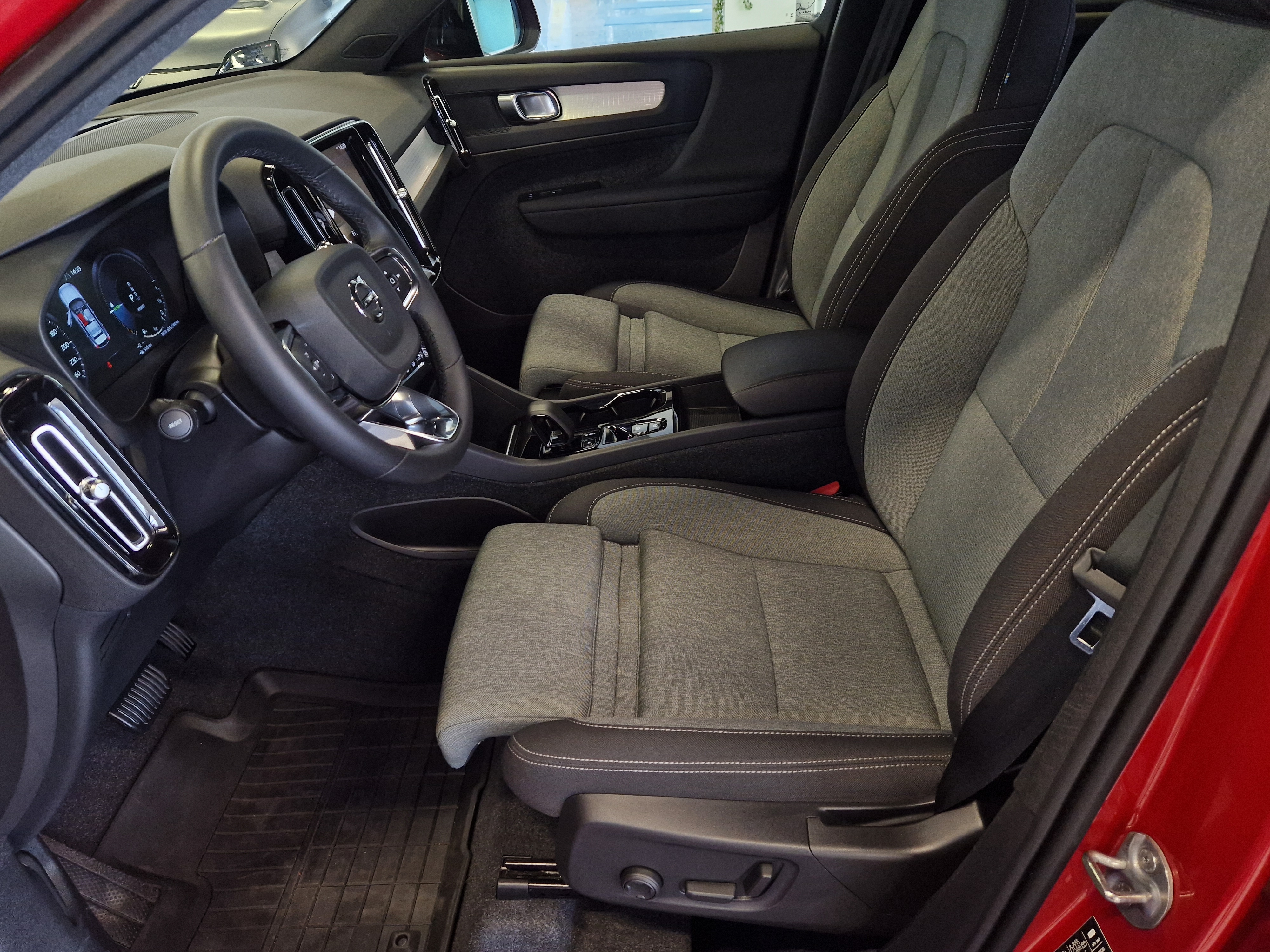 Volvo XC40 T5 TwE Plus Dark 2024, kuva 5/18