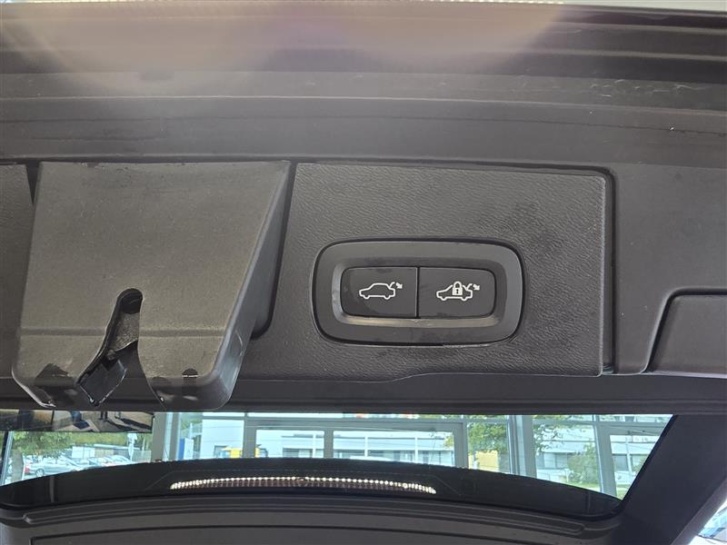 Volvo XC60 T8 AWD LONG RANGE ULTIMATE BRIGHT TAKUU 24KK/40TKM