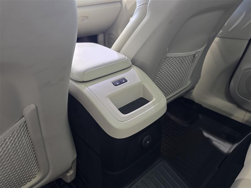 Volvo XC60 T8 AWD LONG RANGE ULTIMATE BRIGHT TAKUU 24KK/40TKM