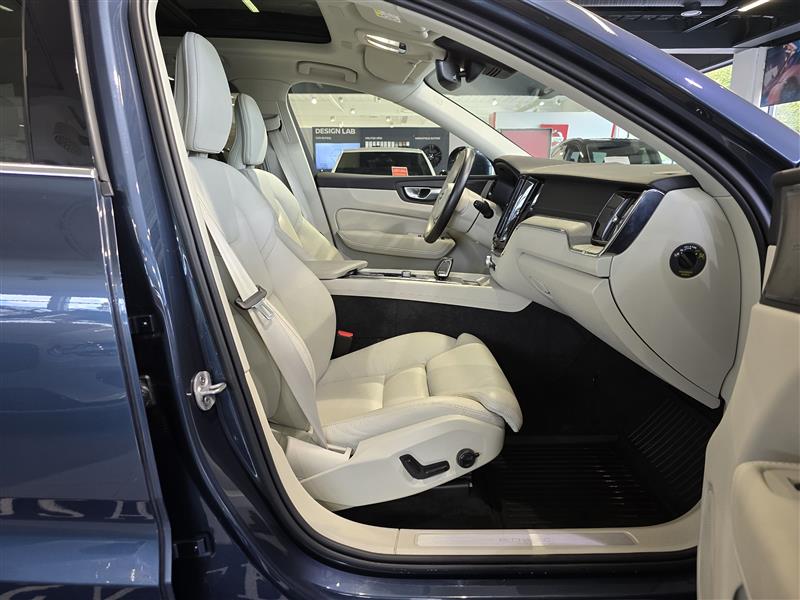 Volvo XC60 T8 AWD LONG RANGE ULTIMATE BRIGHT TAKUU 24KK/40TKM