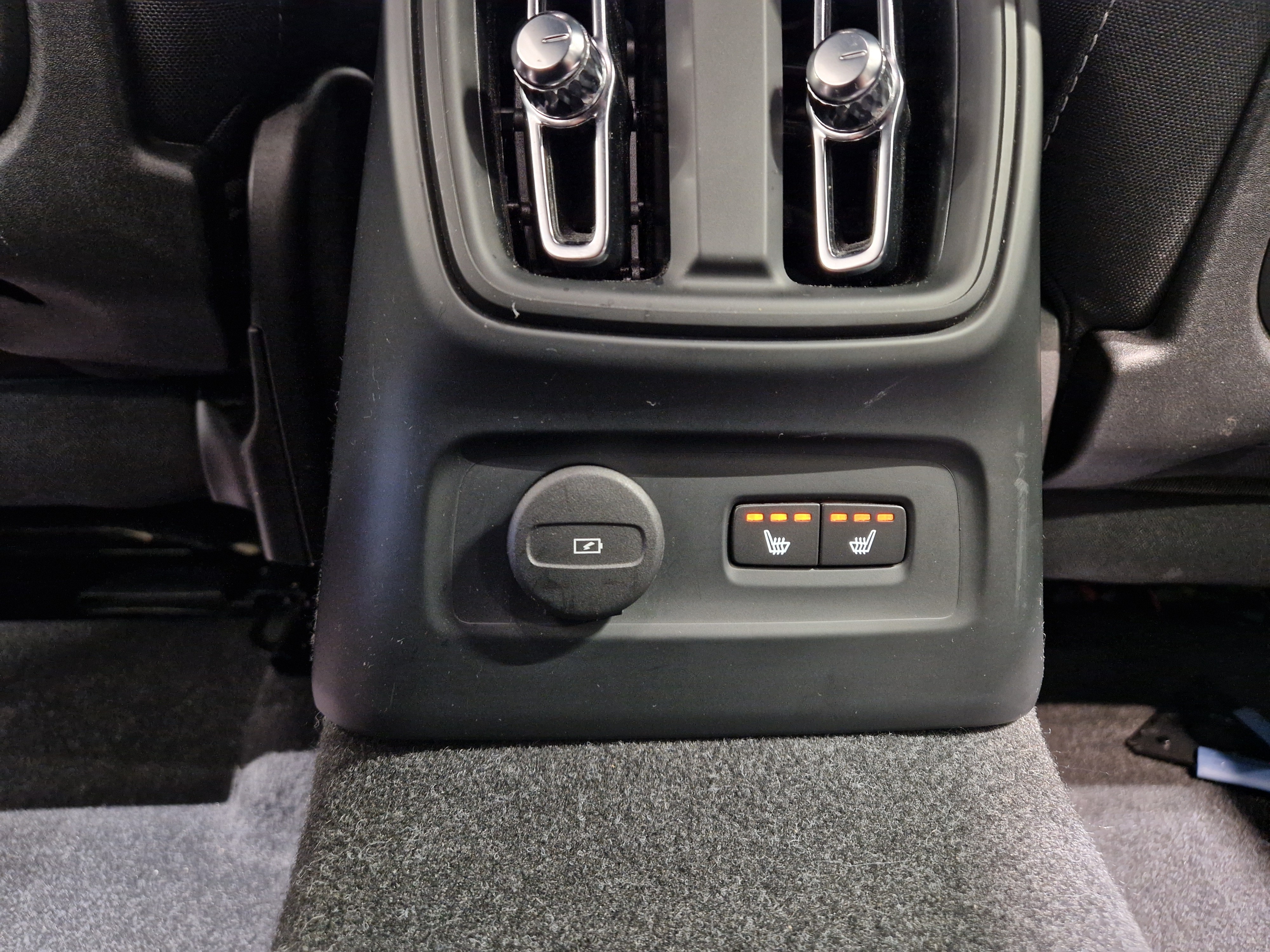 Volvo XC40 T5 TWE PLUS DARK TAKUU 24KK/40TKM