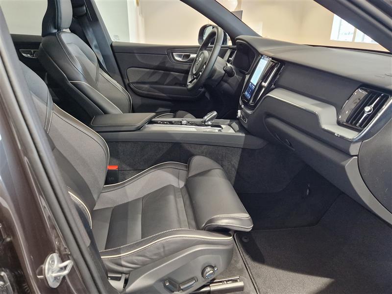 Volvo XC60 T8 AWD LONG RANGE HIGH PERFORMANCE PLUS DARK EDITI