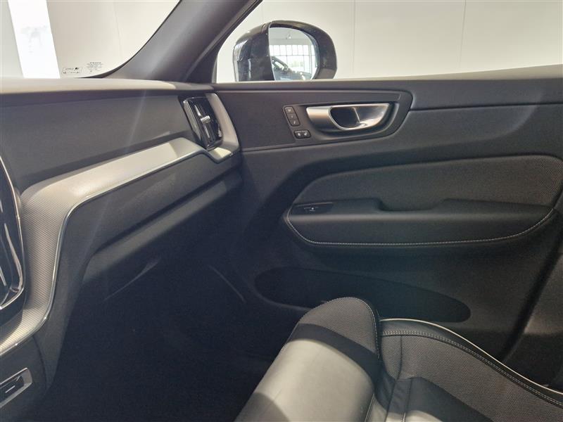Volvo XC60 T8 AWD LONG RANGE HIGH PERFORMANCE PLUS DARK EDITI