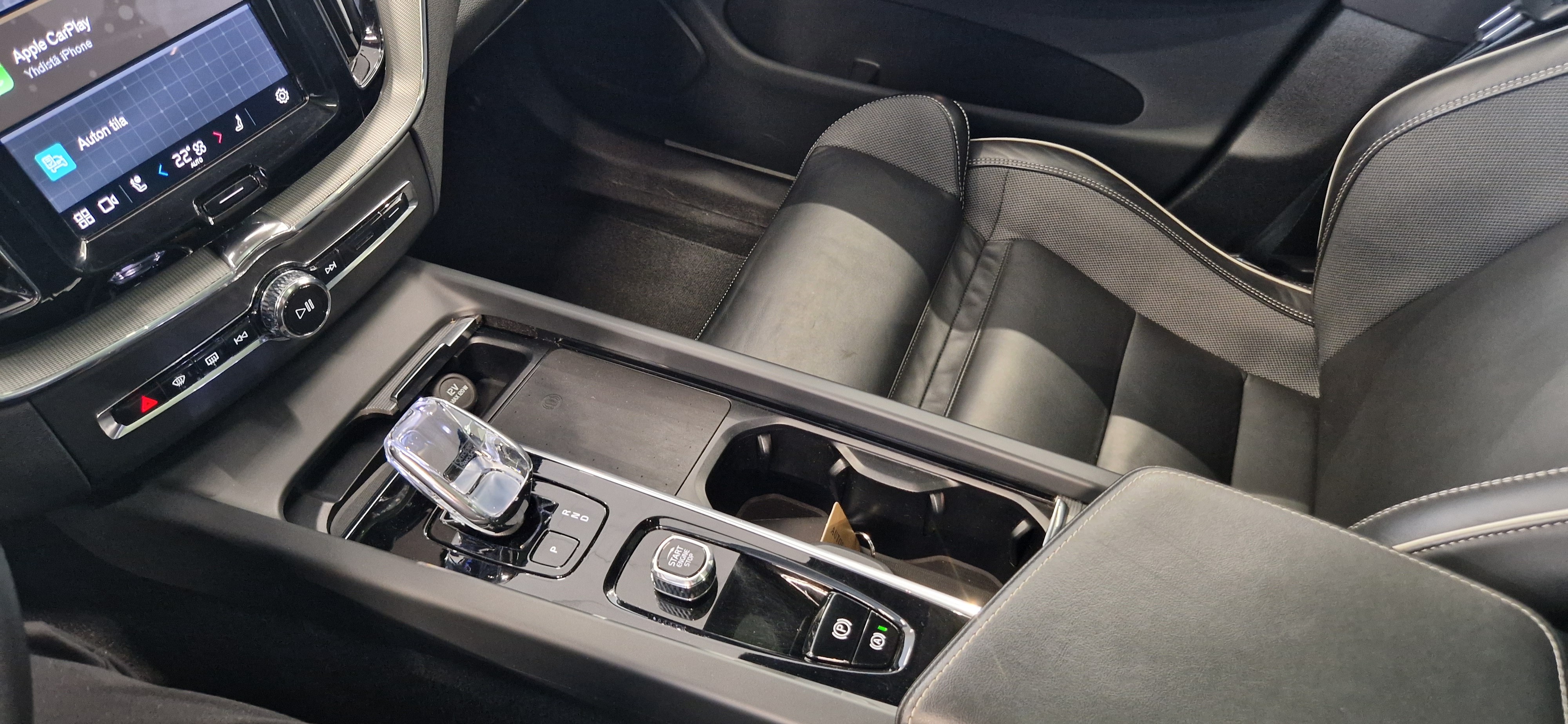 Volvo XC60 T8 AWD LONG RANGE PLUS DARK TAKUU 24KK/40TKM