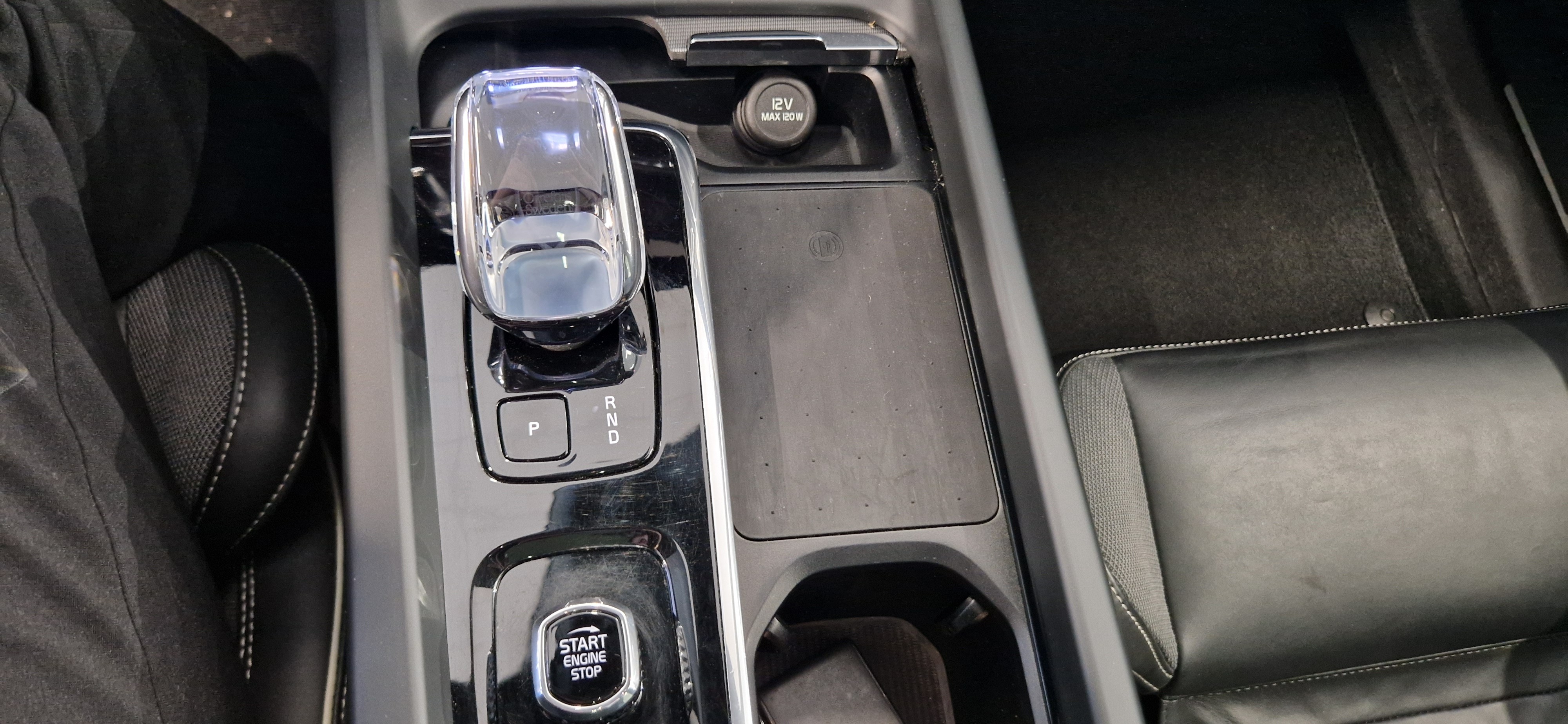 Volvo XC60 T8 AWD LONG RANGE PLUS DARK TAKUU 24KK/40TKM