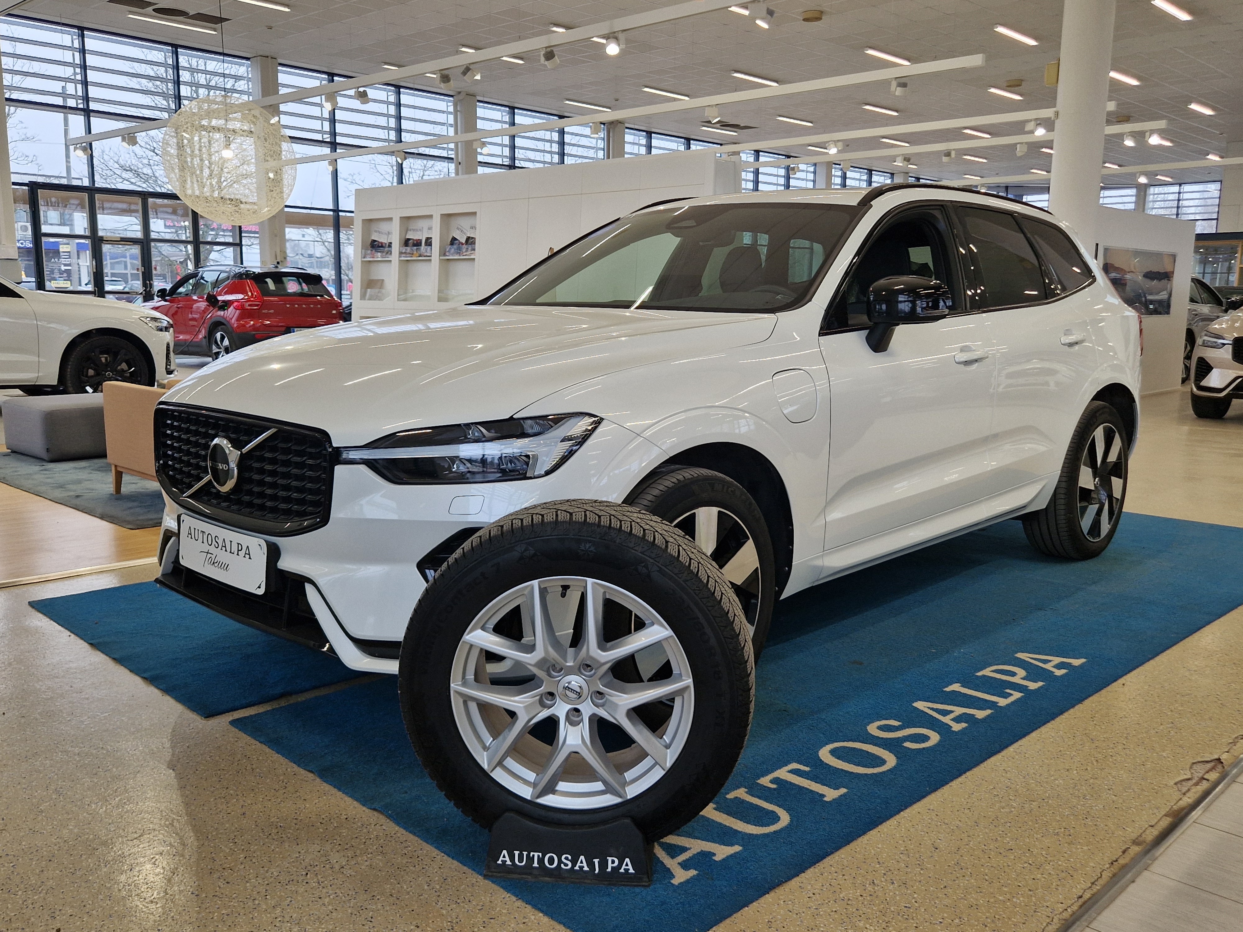Volvo XC60 T8 AWD LONG RANGE PLUS DARK TAKUU 24KK/40TKM